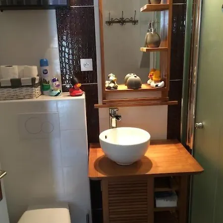 Belle Petite Climatisee Dans Calme Holiday home
